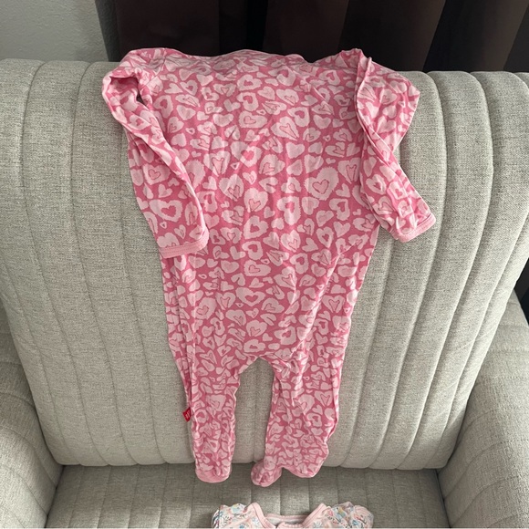 Girls Magnetic Me Bundle (6-9 mths) - Picture 3 of 5